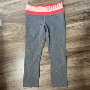 Lululemon crops size 6